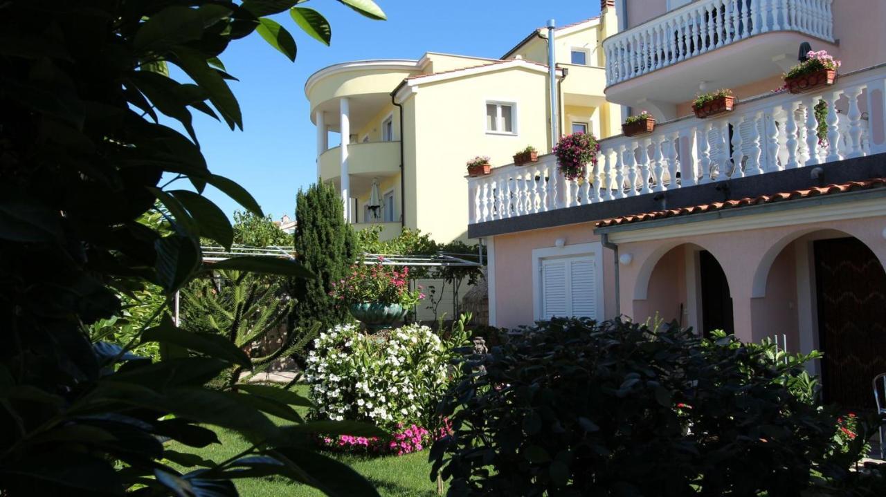 Apartments Ravlic Малинска Екстериор снимка