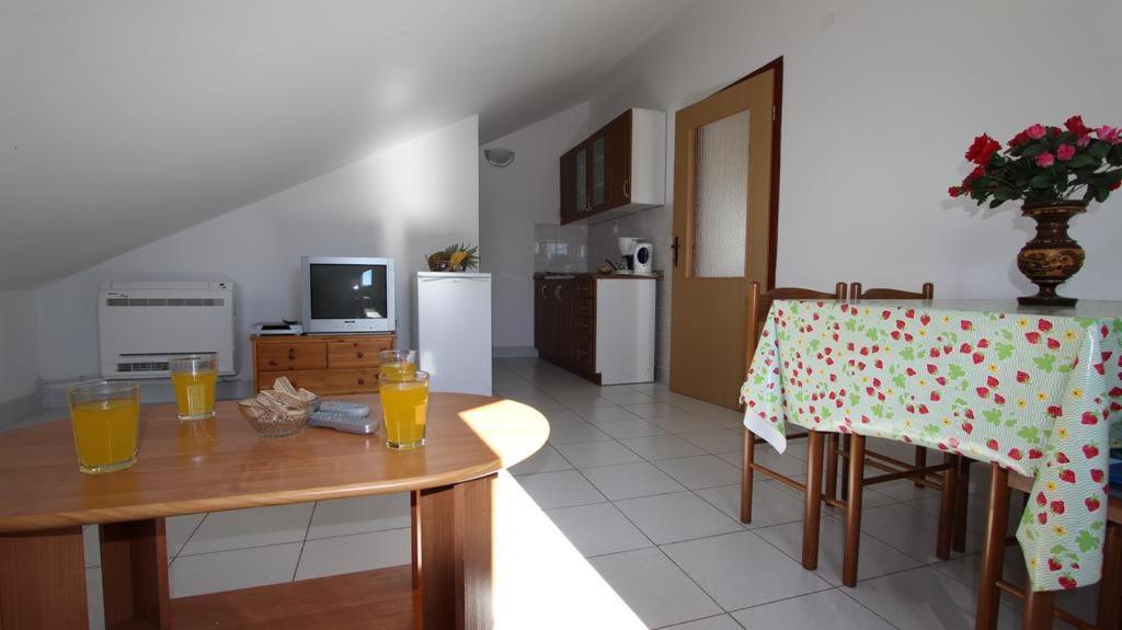 Apartments Ravlic Малинска Екстериор снимка